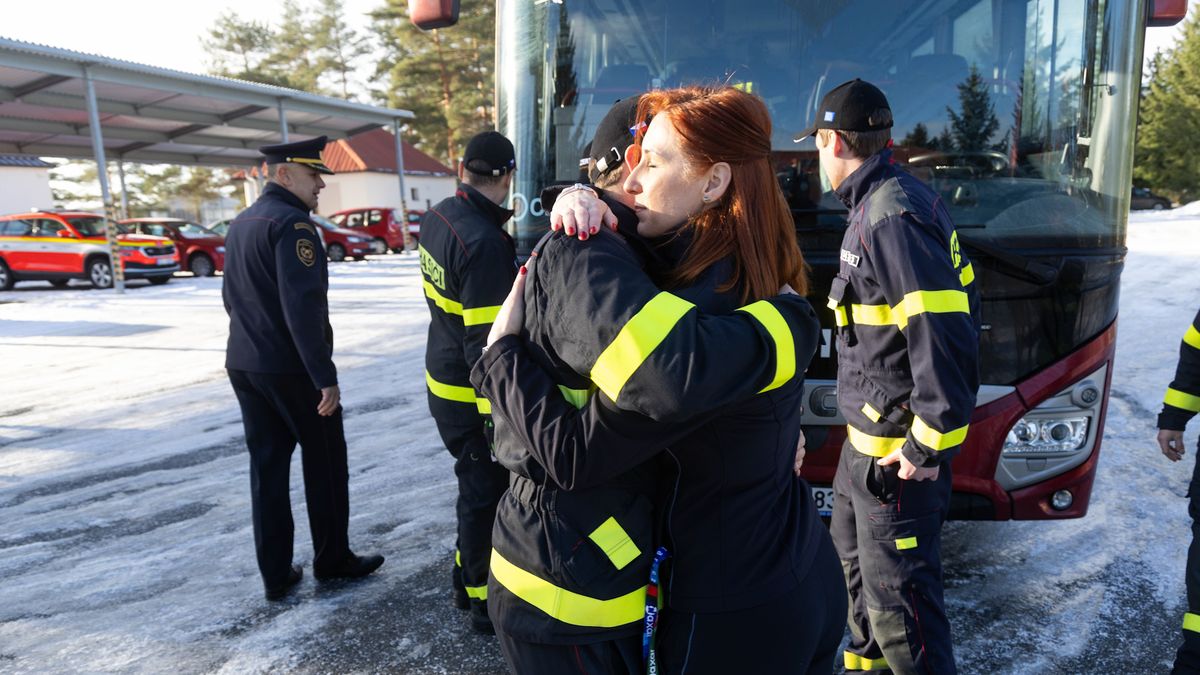 Les gens accusent les autorités locales, ont déclaré les pompiers de Moravie-Silésie après leur retour de France ravagée par les inondations